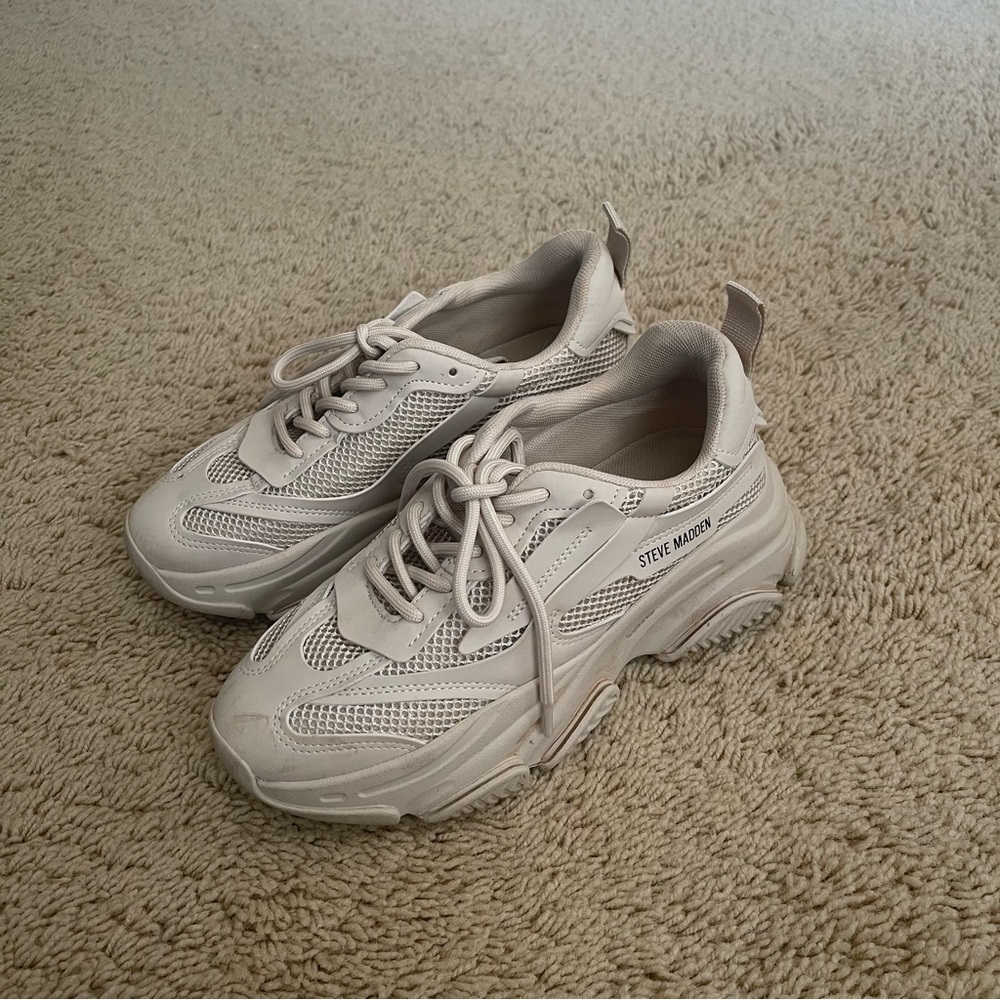 STEVE MADDEN POSSESSION SNEAKERS